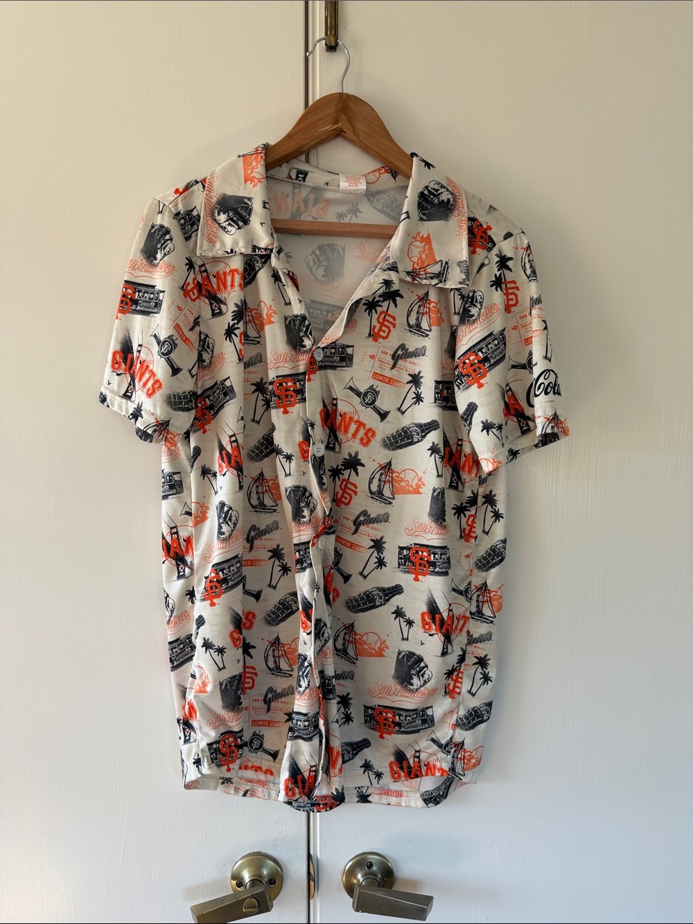 SF Giants MLB Baseball Novelty Print Camp Shirt, Cream/White/Orange, M